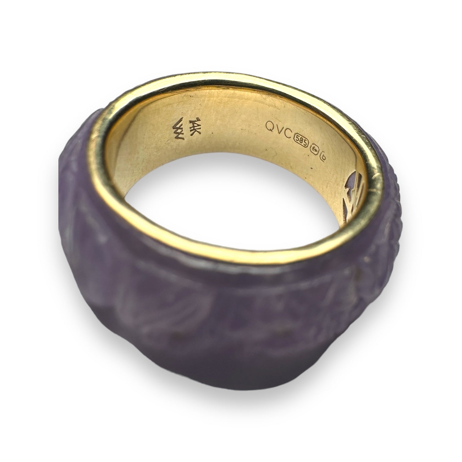 Jade and gold ring