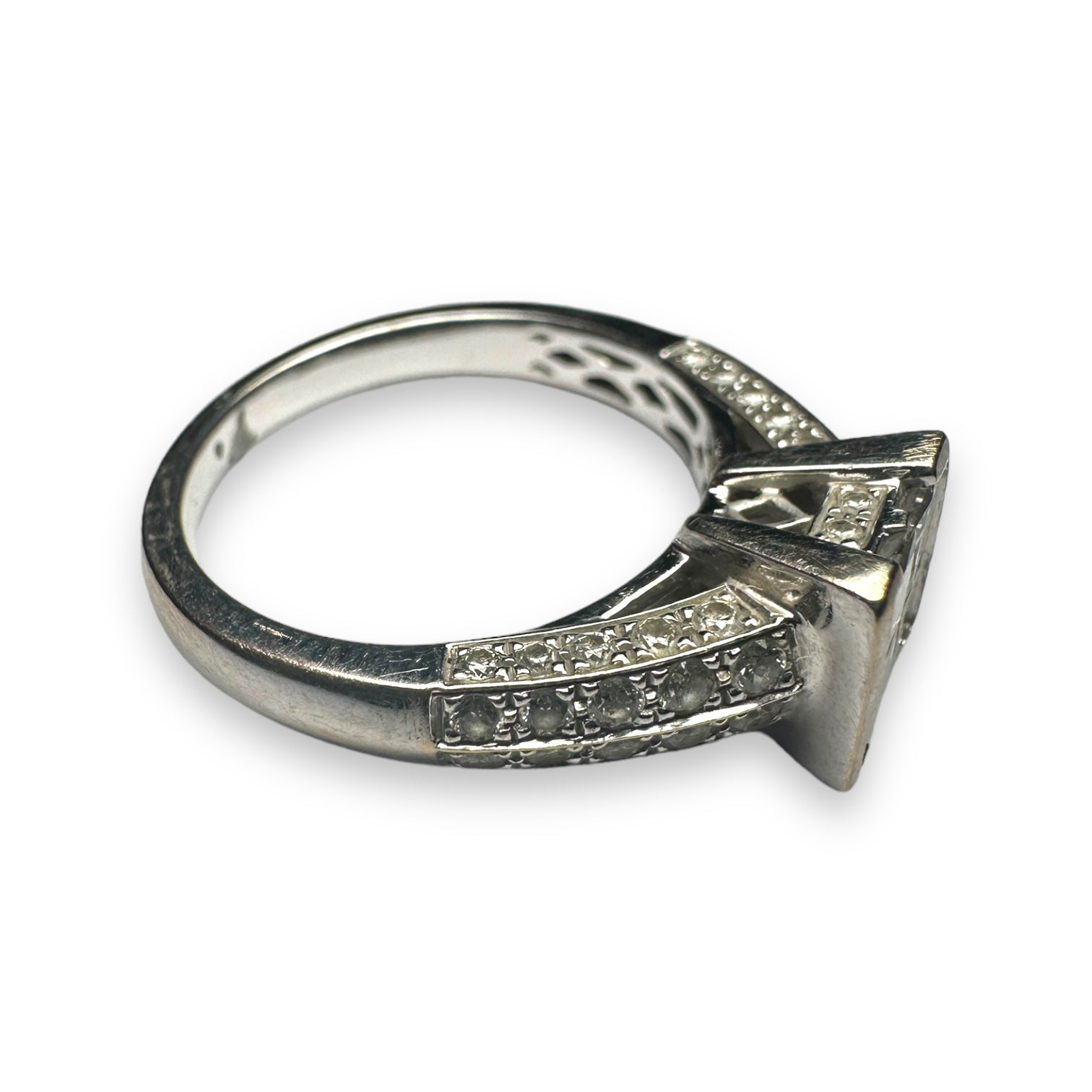 Diamond ring