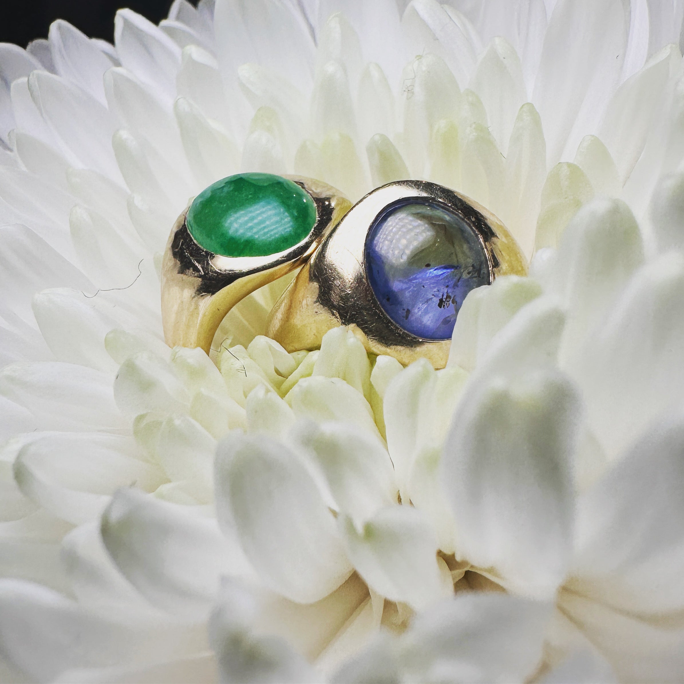Sapphire gold ring