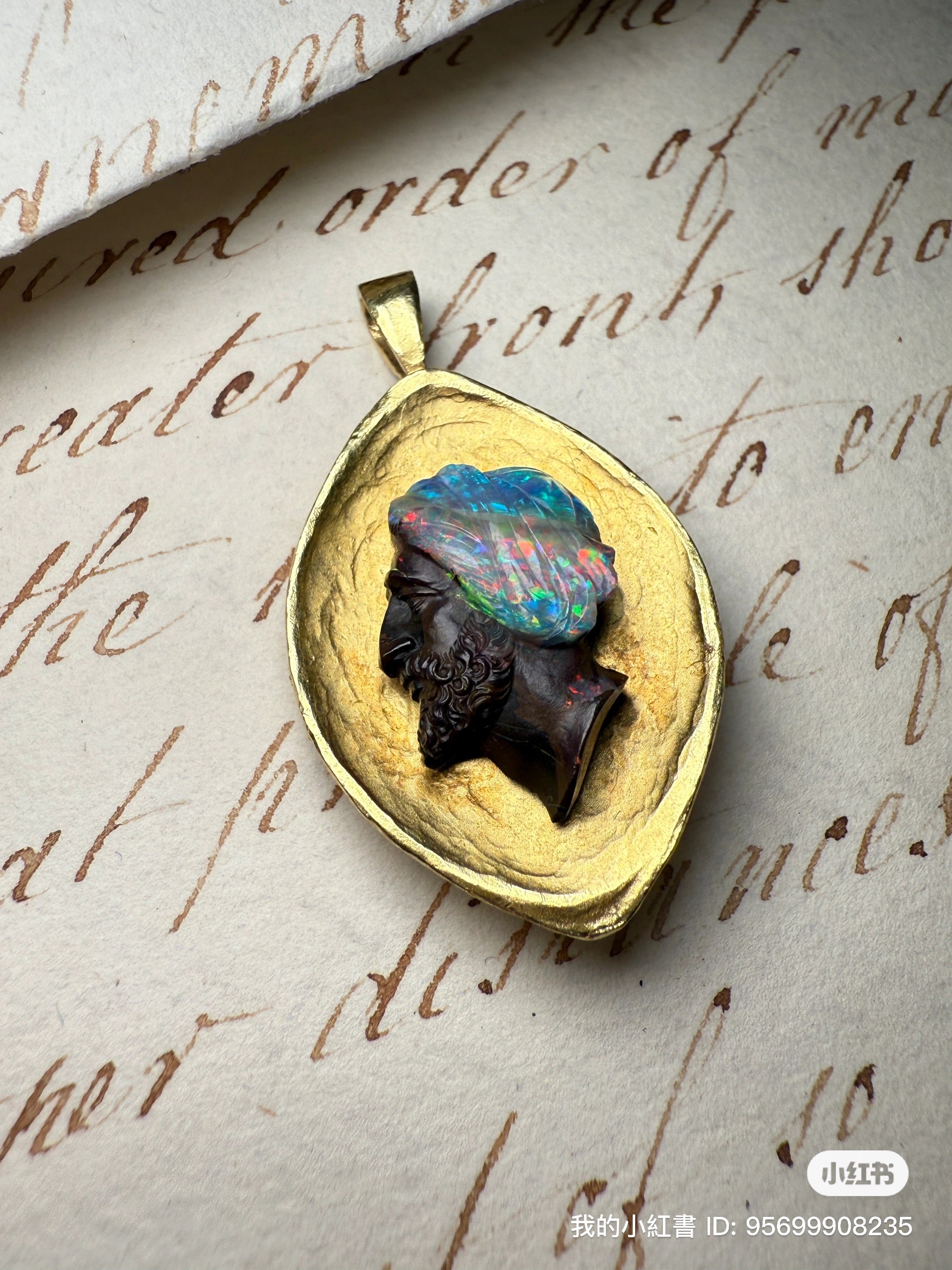 Opal cameo gold sent in 18k gold for women