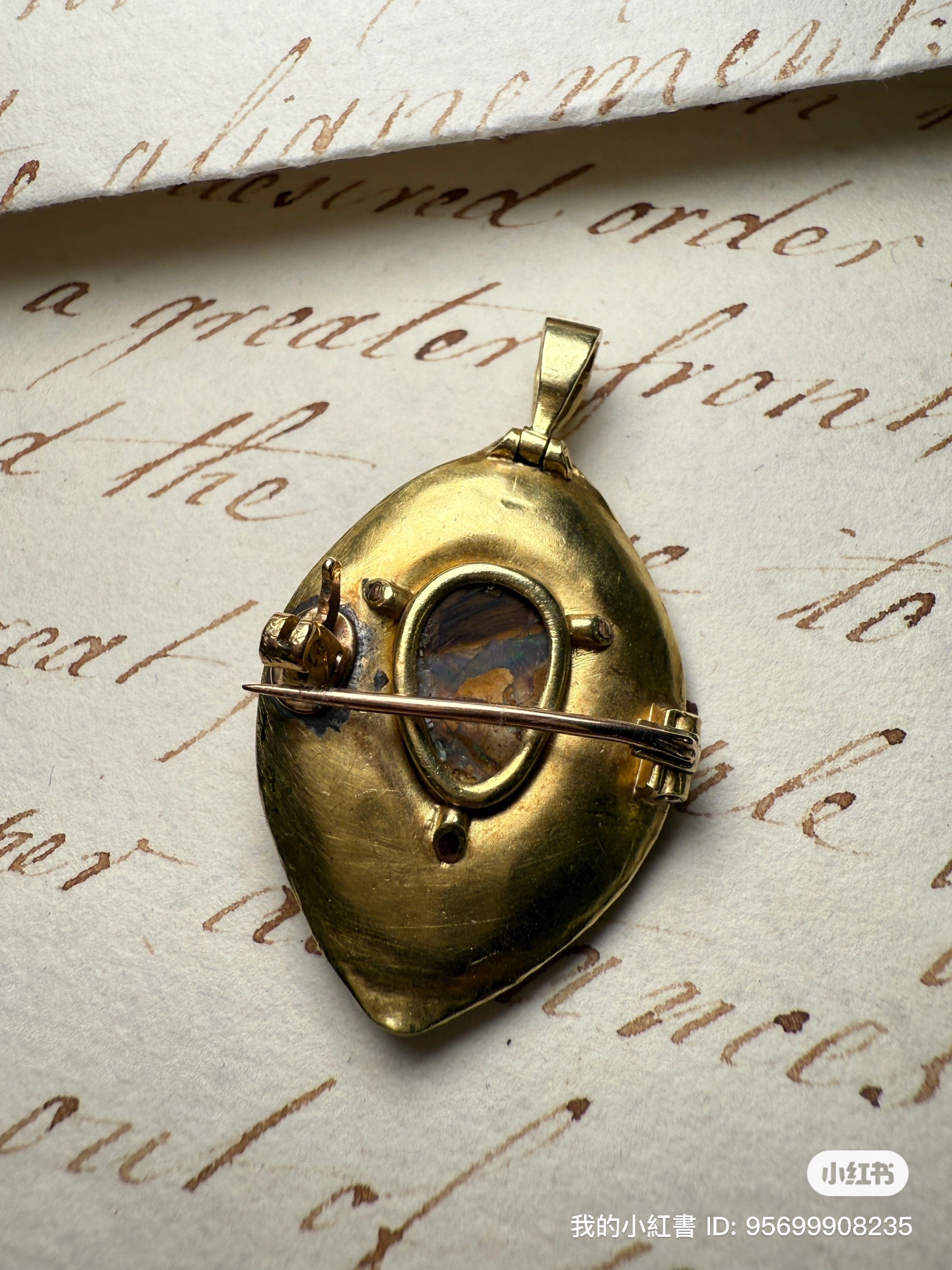 Opal cameo gold sent in 18k gold for women