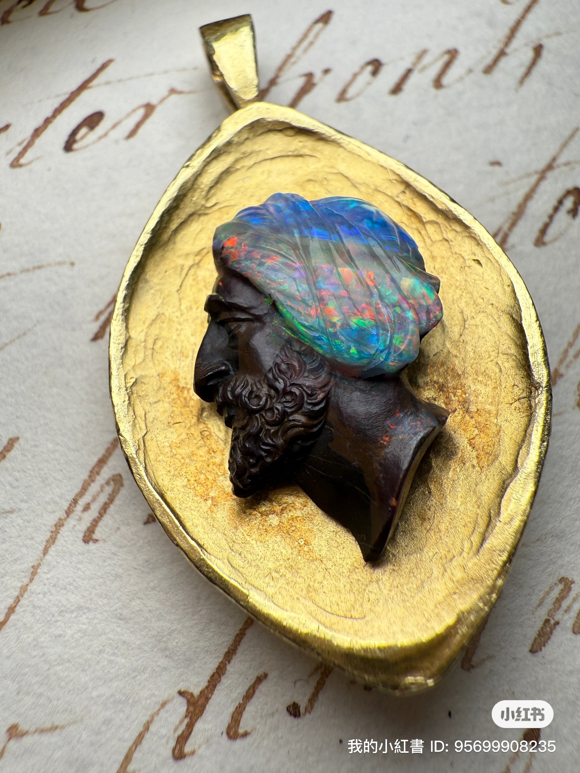 Opal cameo gold sent in 18k gold for women
