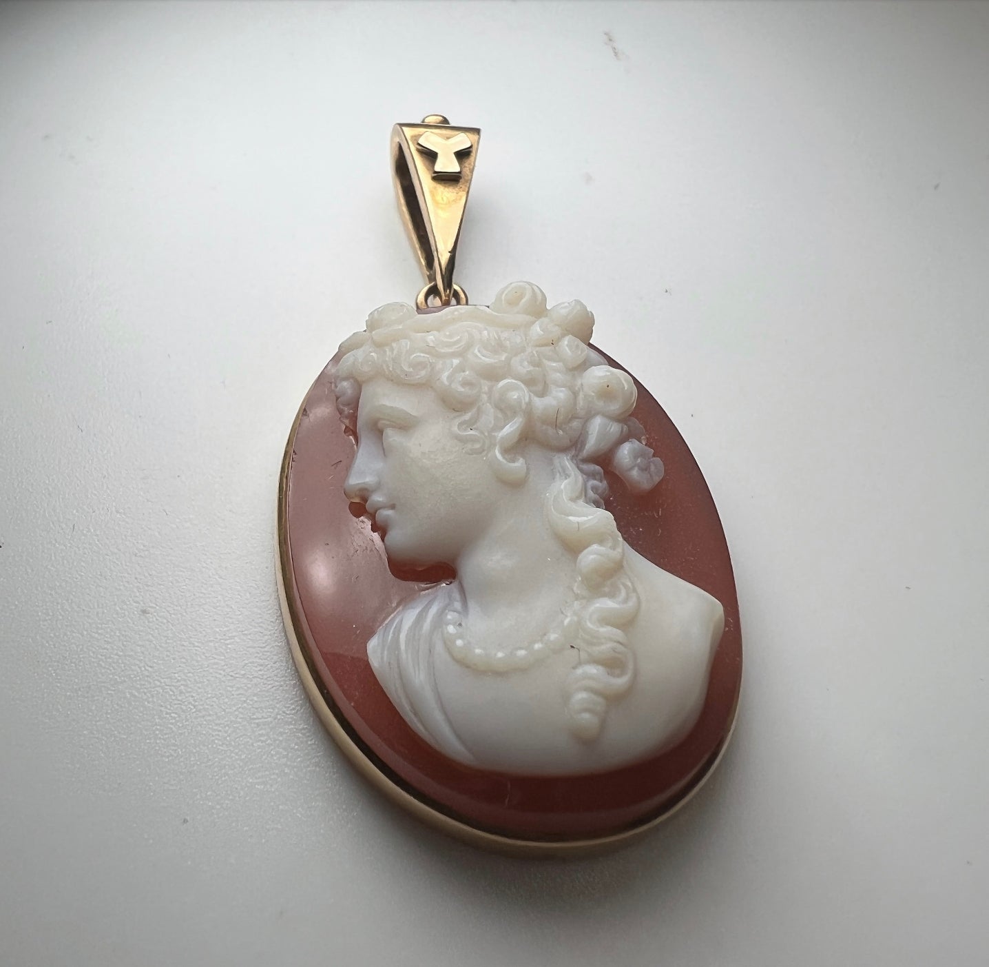 Cameo pendant