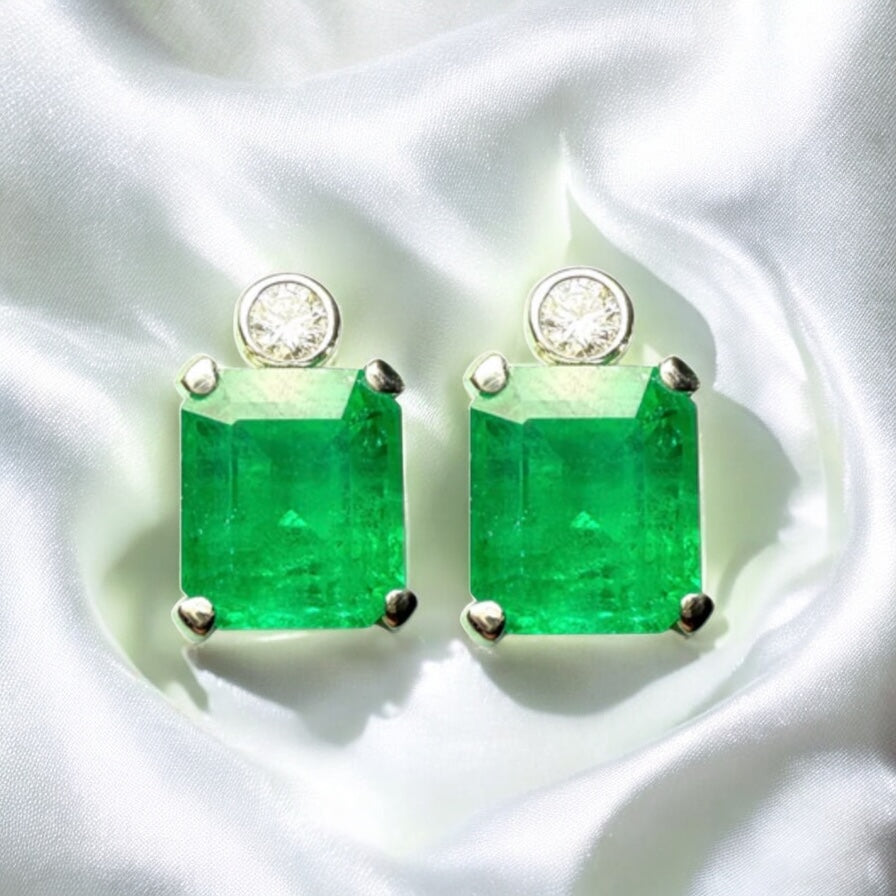 Elegant 18K White Gold Emerald and Diamond Earrings