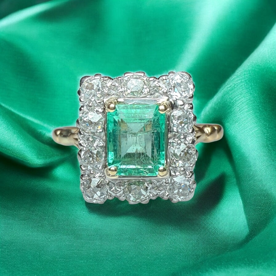 Emerald and Diamond Cluster engagement Ring | 18k Gold