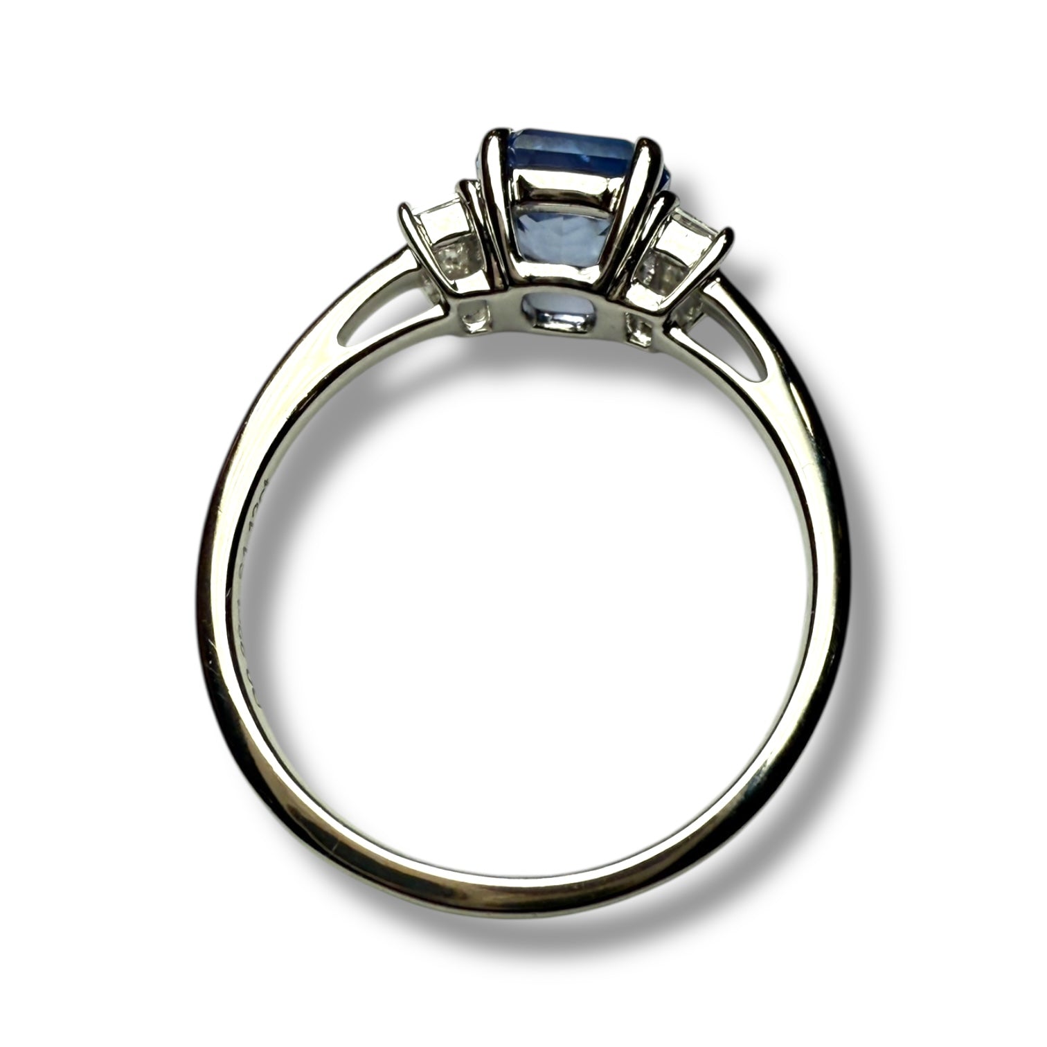 Sapprire and diamonds platinum ring