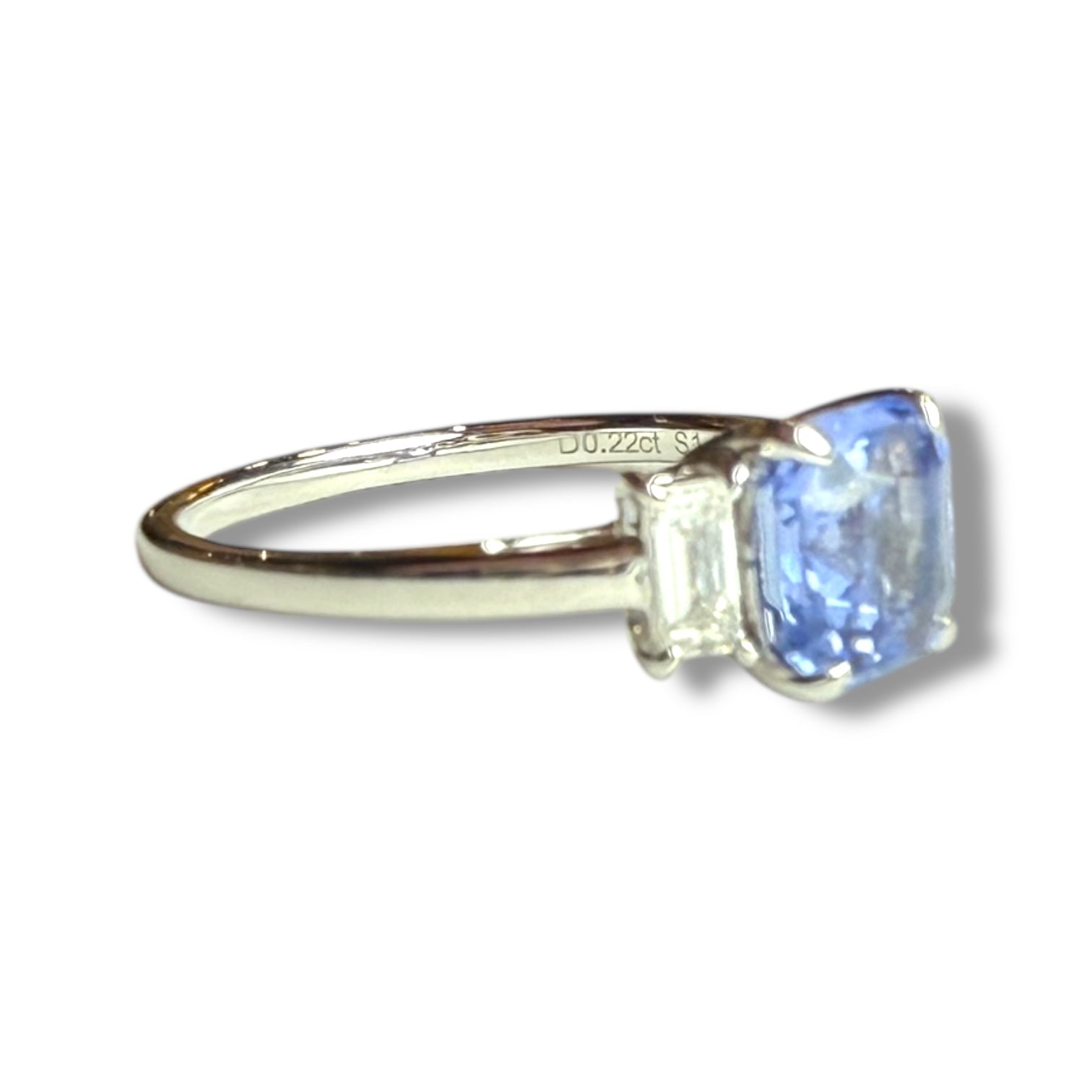 Sapprire and diamonds platinum ring