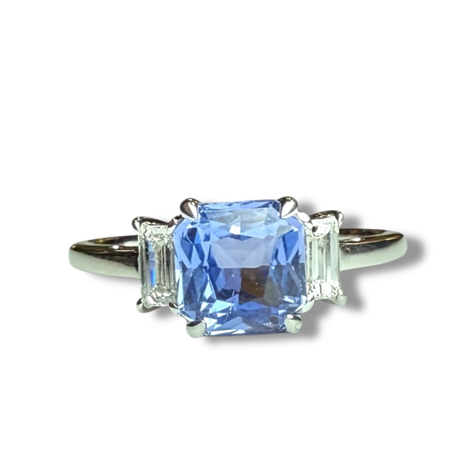 Sapprire and diamonds platinum ring