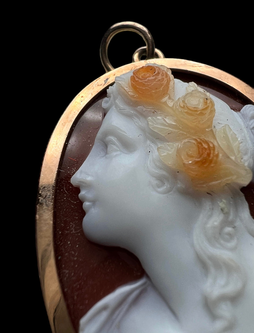 Cameo pendant for women