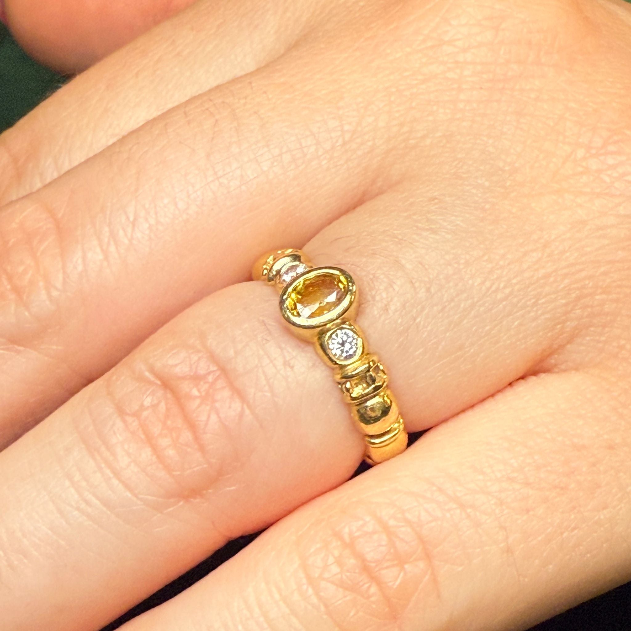 Sapphire and diamonds 18 k gold ring