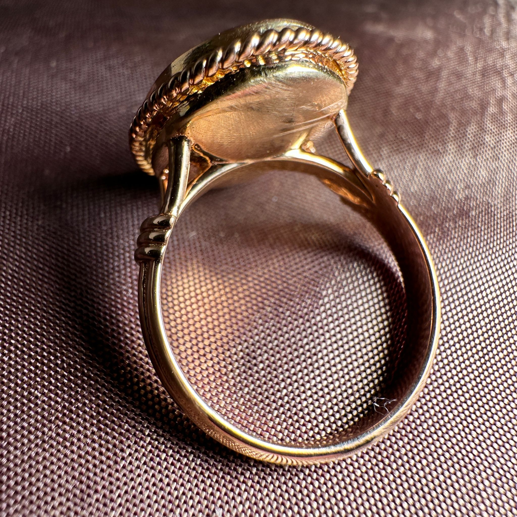Intaglio ring