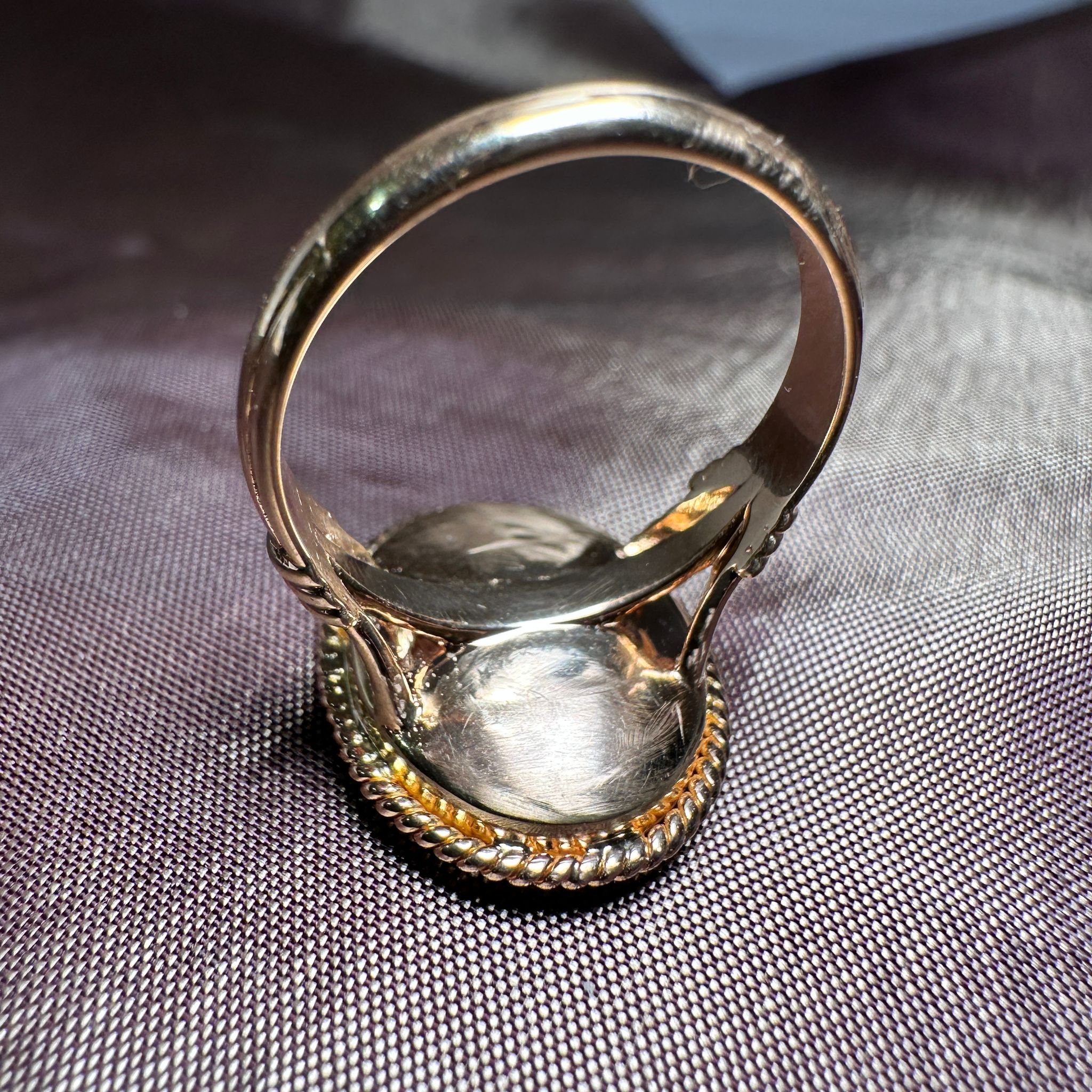 Intaglio ring