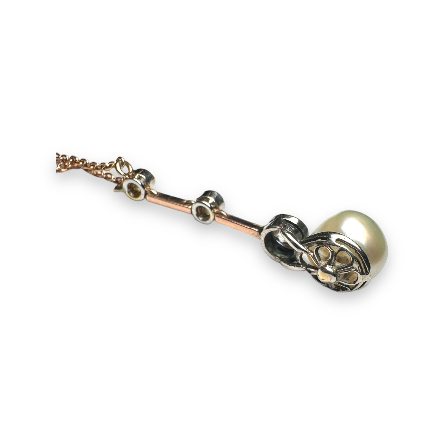 Pearl and diamond neckless