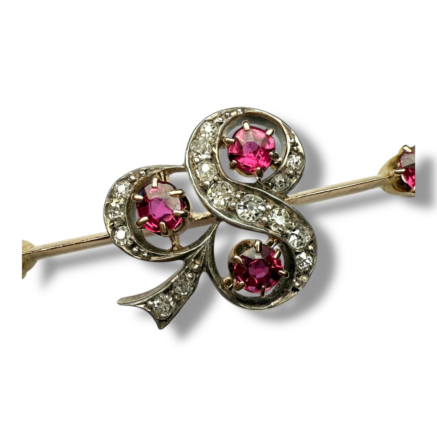 Spinel and diamonds brooch