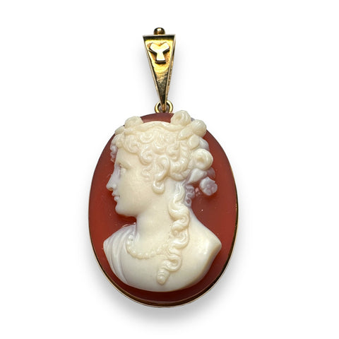 Cameo pendant