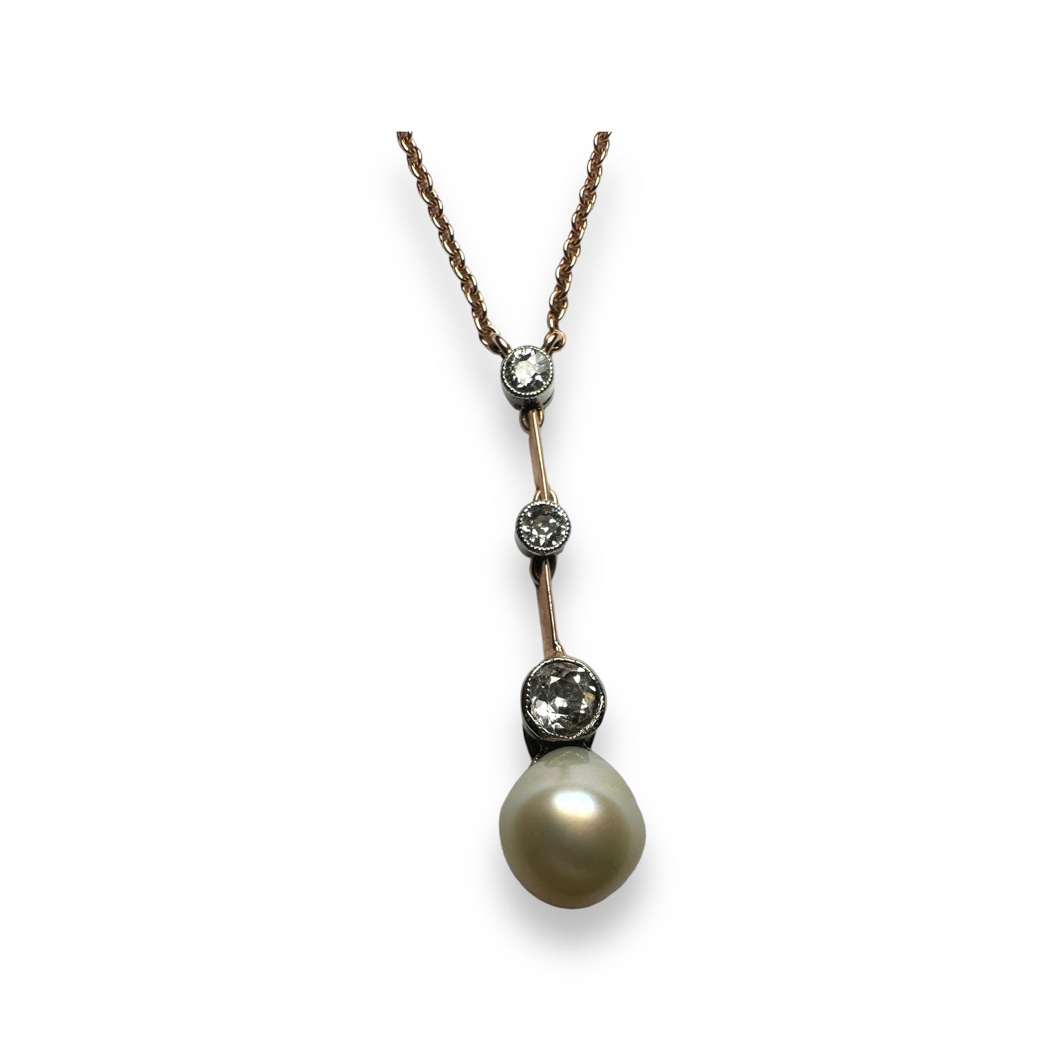 Pearl and diamond neckless
