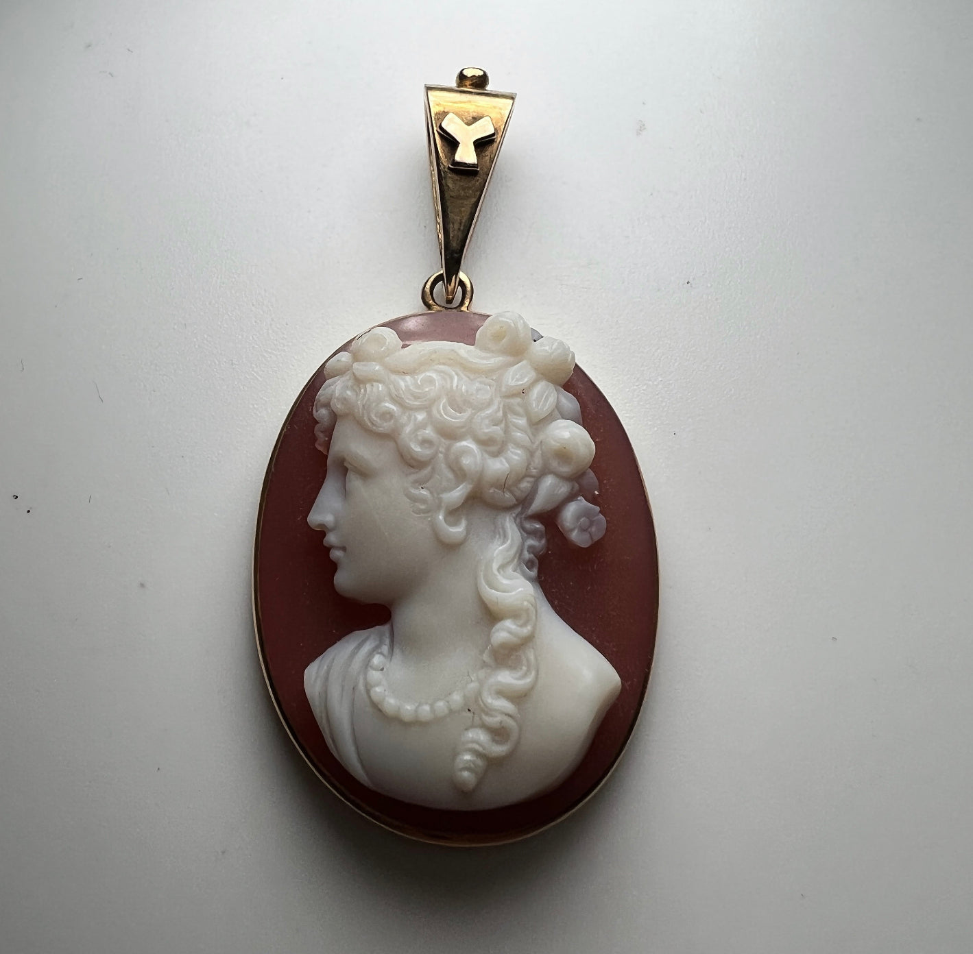 Cameo pendant