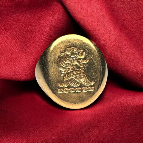 A signet ring 9k gold