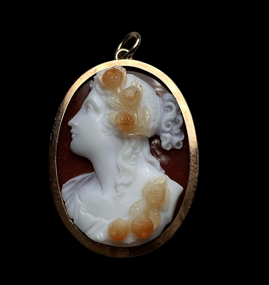 Cameo pendant