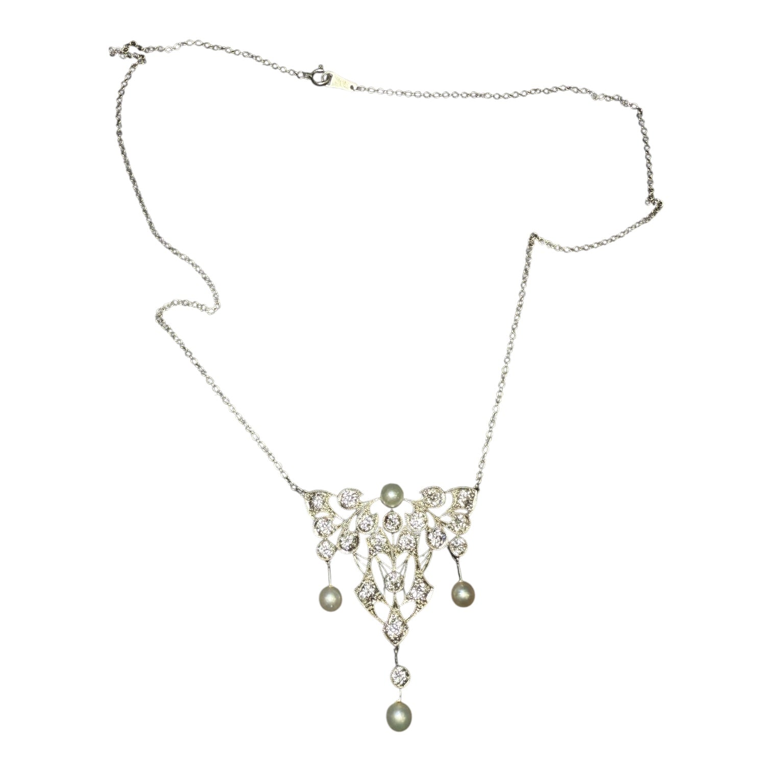 Diamonds and pearls necklace for women